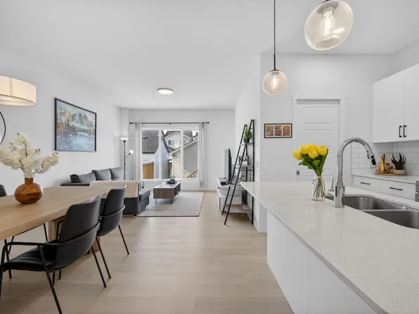 3670 Erlanger Rd NW, Edmonton, AB T6M 1J6