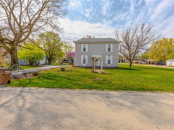 109 W Benton St, Tower Hill, IL 62571