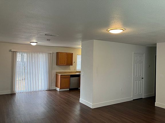 4th image of 5328 Feather River Blvd