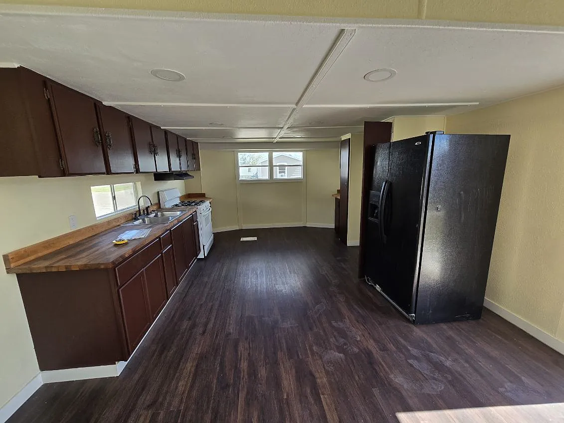 3 bed, 980 sqft, $750 — Photo 2