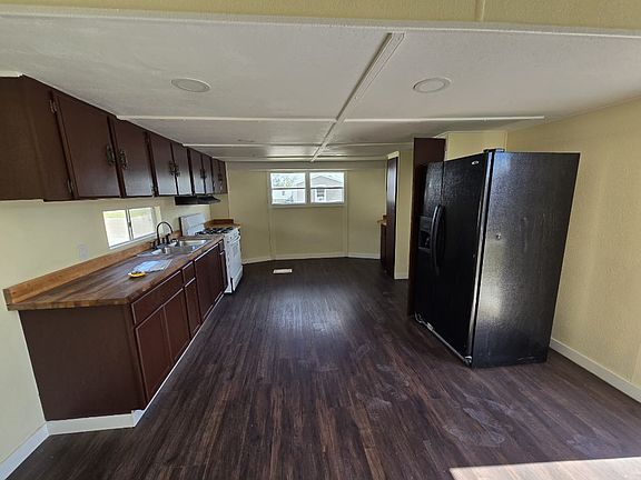 2nd image of 920 3rd St S Trailer 3