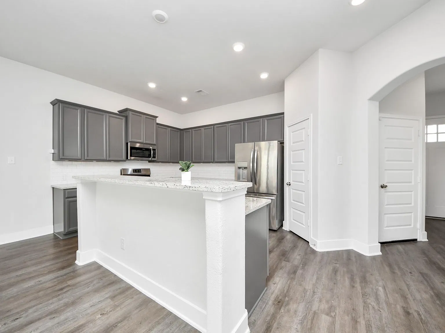 4 bed, 2.5 bath, 1821 sqft, $2,500 — Photo 3