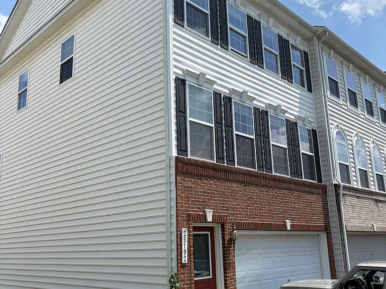 Prairie Fire Sq — Photo 1