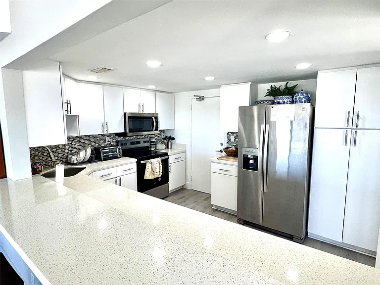 3800 Galt Ocean Dr #1011 — Photo 6