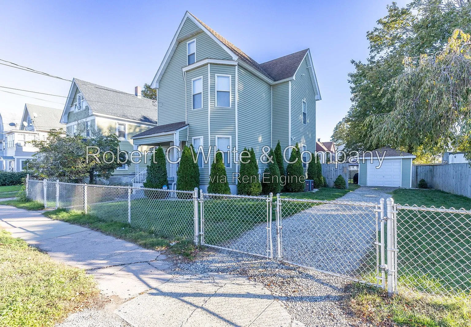 4 bed, 2.0 bath, $2,290 — Photo 2