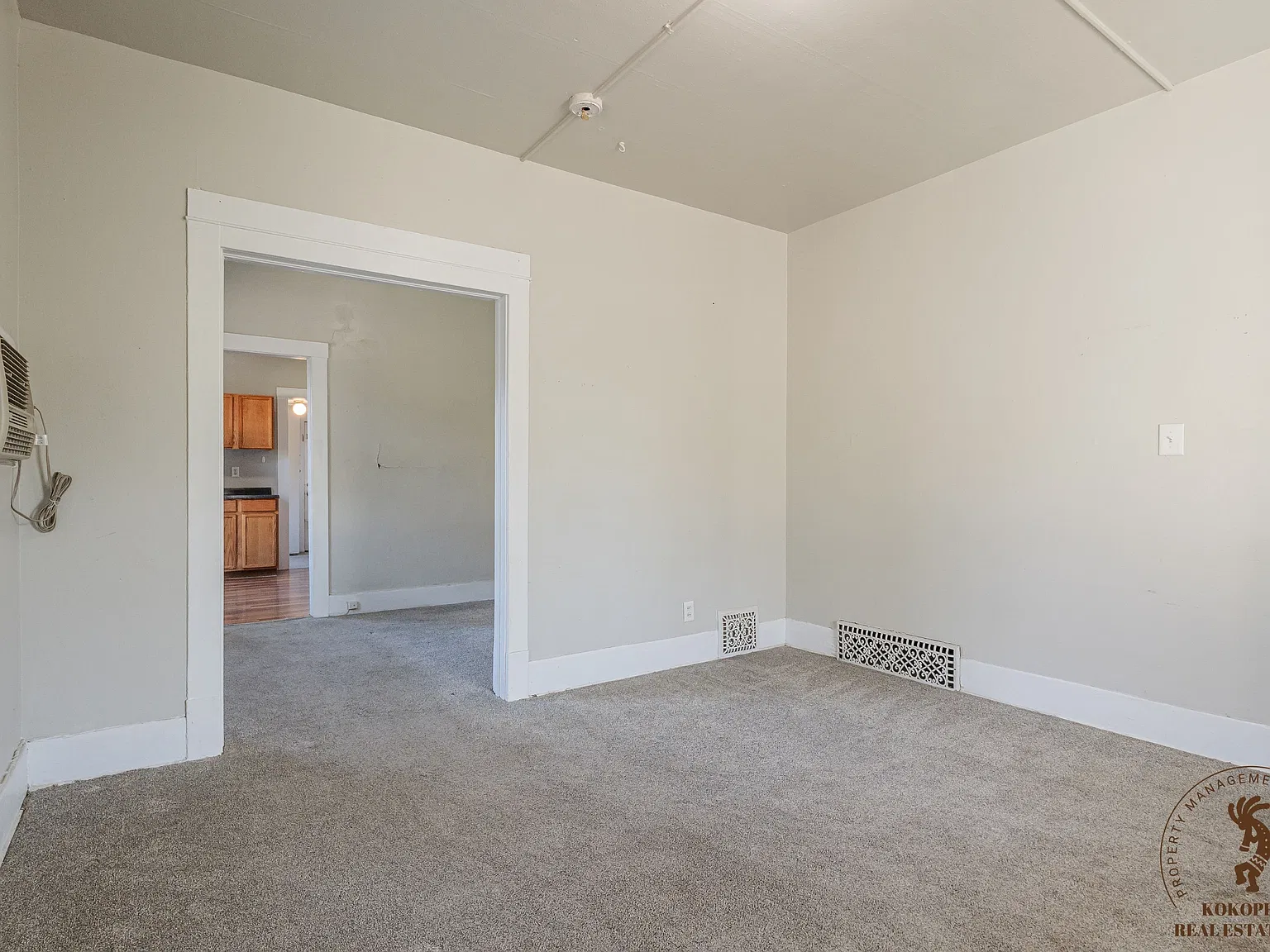 910 Rood Avenue — Photo 4