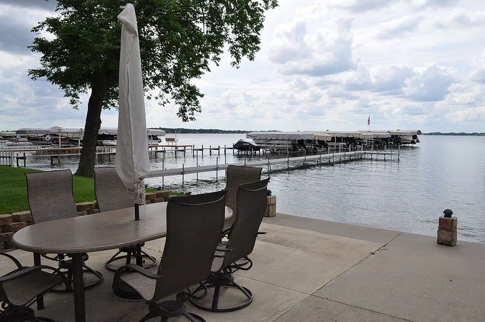 4 bed, 2.5 bath, 3268 sqft, $3,500 — Photo 3