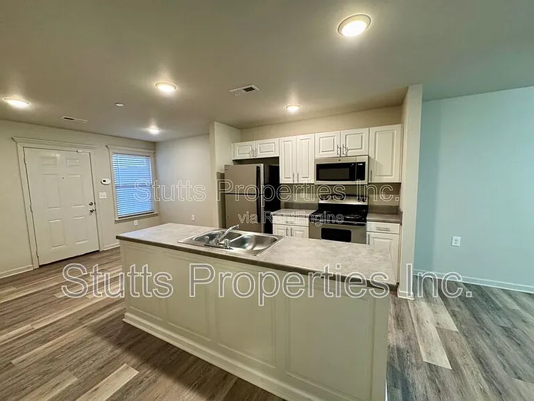 201 Gin Ct #603 — Photo 3