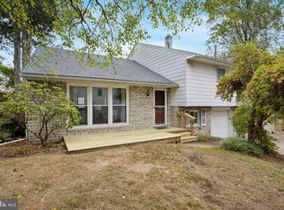 140 Lawrence Rd, Broomall, PA 19008