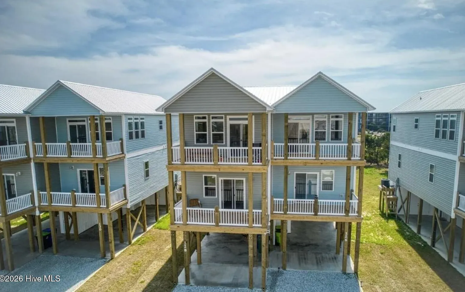 3 bed, 3.0 bath, 1428 sqft, $2,800 — Photo 1