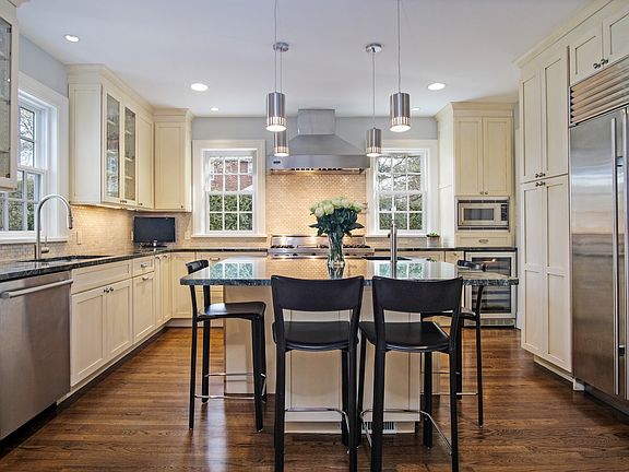 4th image of 15 Woodland Pl