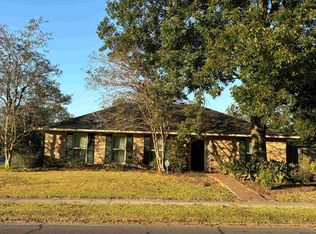 12511 E Robin Hood Dr, Baton Rouge, LA 70815