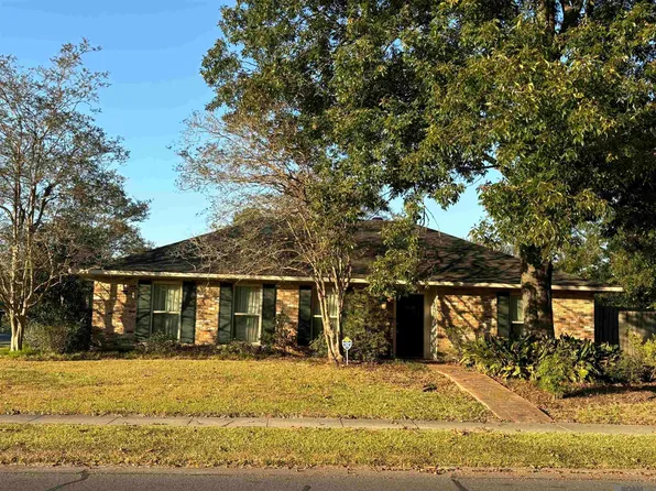 12511 E Robin Hood Dr, Baton Rouge, LA 70815