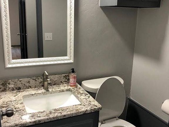 4th image of 3808 NE 141st Cir