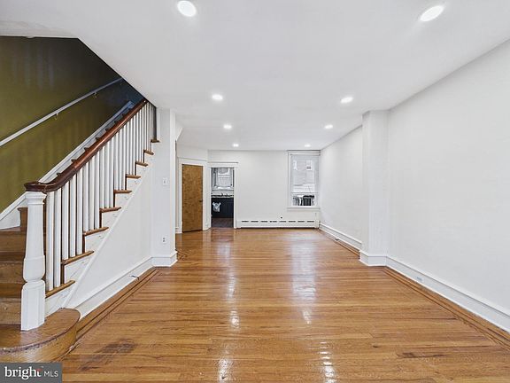 3rd image of 309 Rosemar St