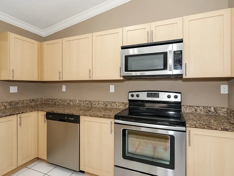 16580 SW 145th Ct — Photo 8