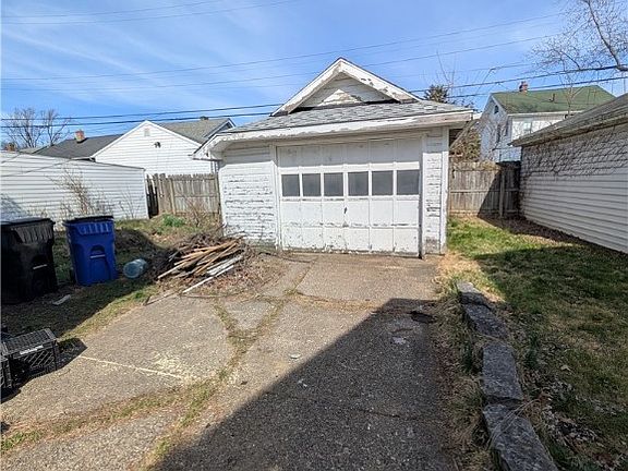 4th image of 3407 W 133rd St