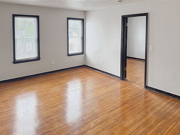 2nd image of 710-712 Jay St #710