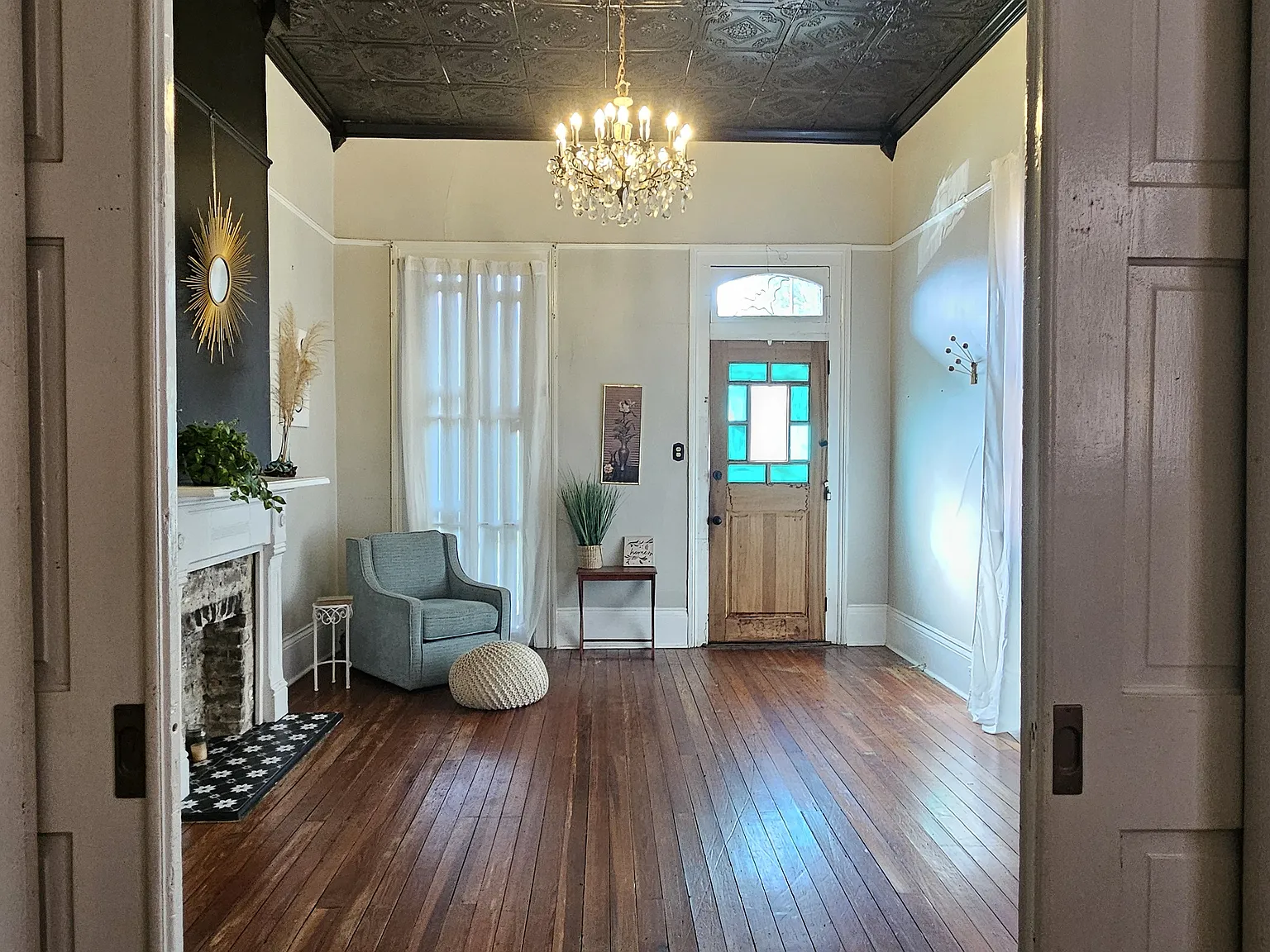 3 bed, 1100 sqft, $1,650 — Photo 2