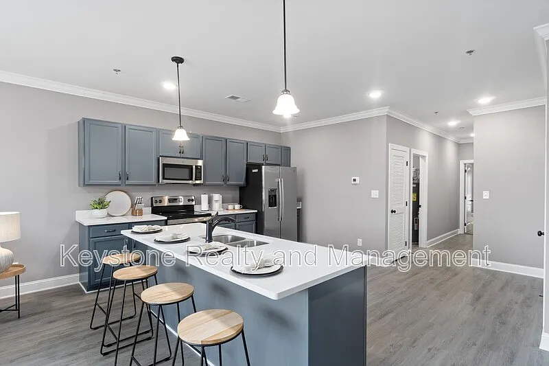 1 bed, 1.5 bath, 1300 sqft, $1,300 — Photo 3