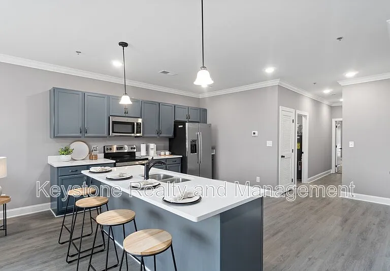 138 Center Pointe Dr #2 — Photo 3