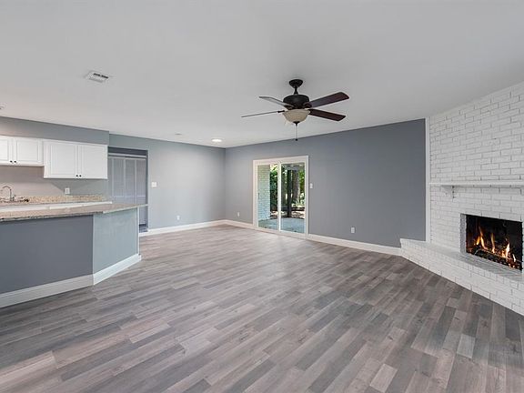 3rd image of 2511 Warwick Dr