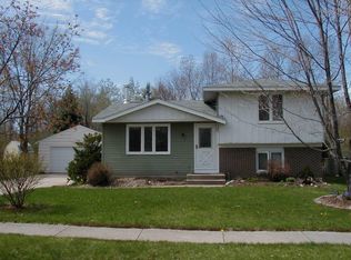 233 Helen Dr, Rockford, MI 49341