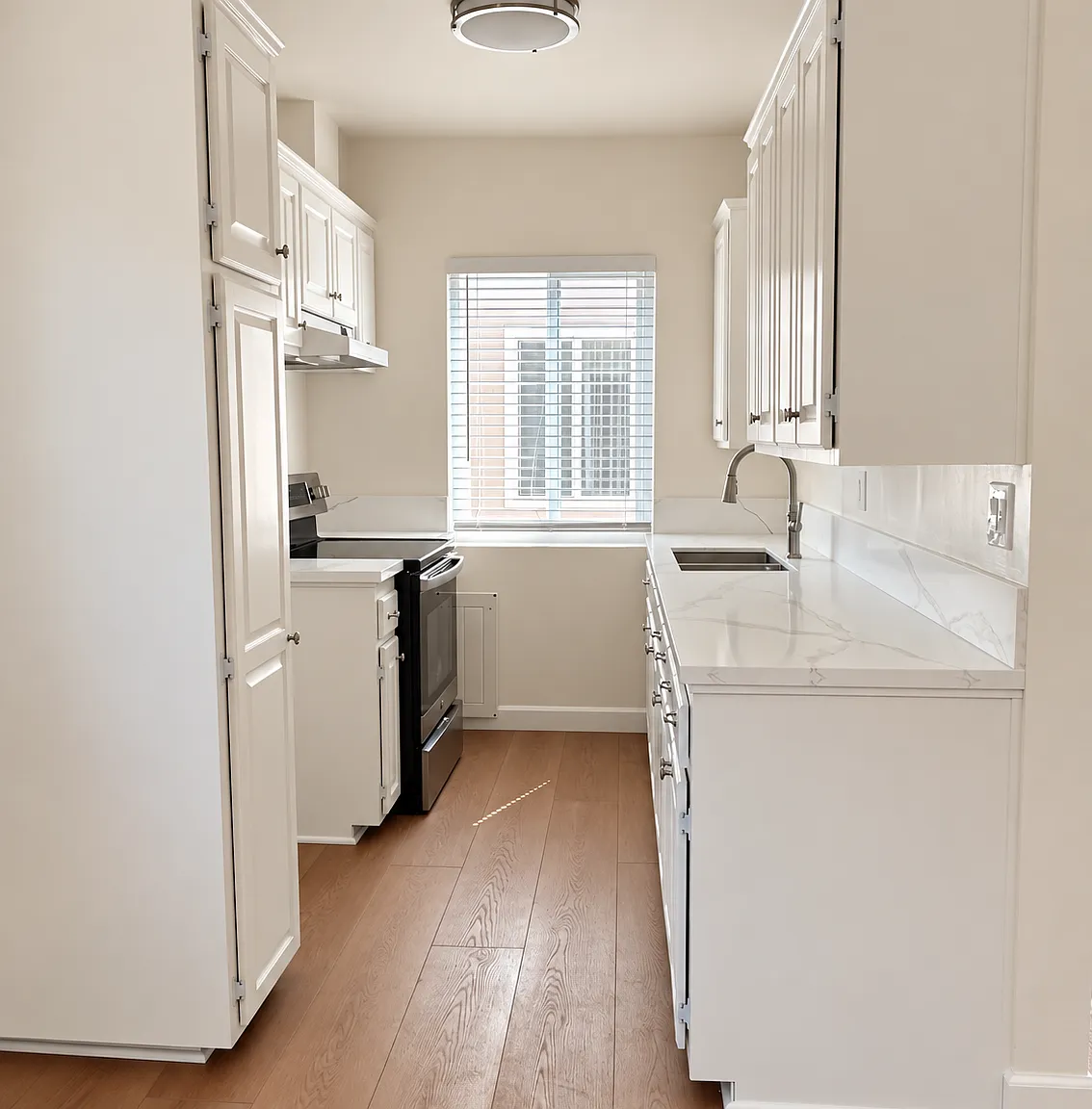 2 bed, 950 sqft, $2,925 — Photo 3