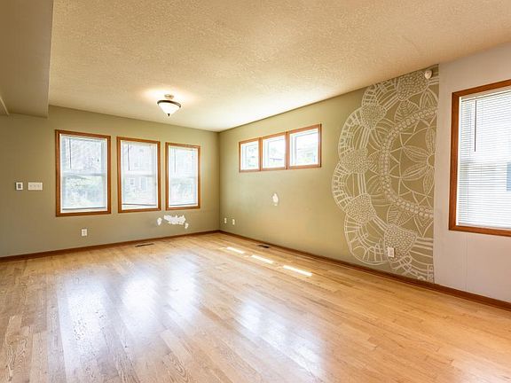 4th image of 3647 Emerson Ave N