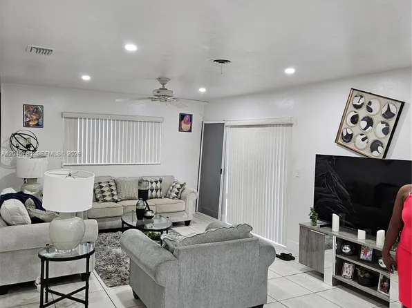 2900 NW 187th St, Miami Gardens, FL 33056