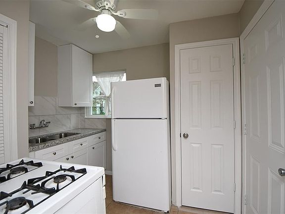 2nd image of 2824 Dalton St #1