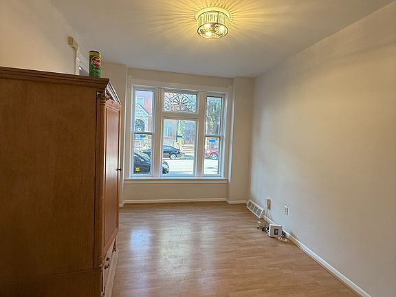 4th image of 1907 W Cortland St #1