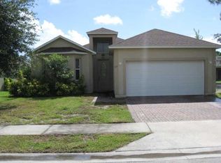 313 Briarcliff Cir, Sebastian, FL 32958