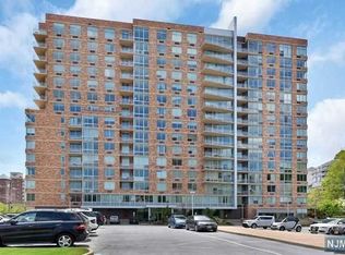 307 Hudson Park #307, Edgewater, NJ 07020