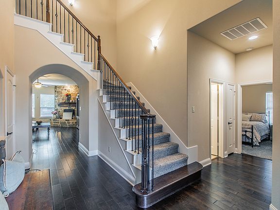 2nd image of 209 Wisteria Way