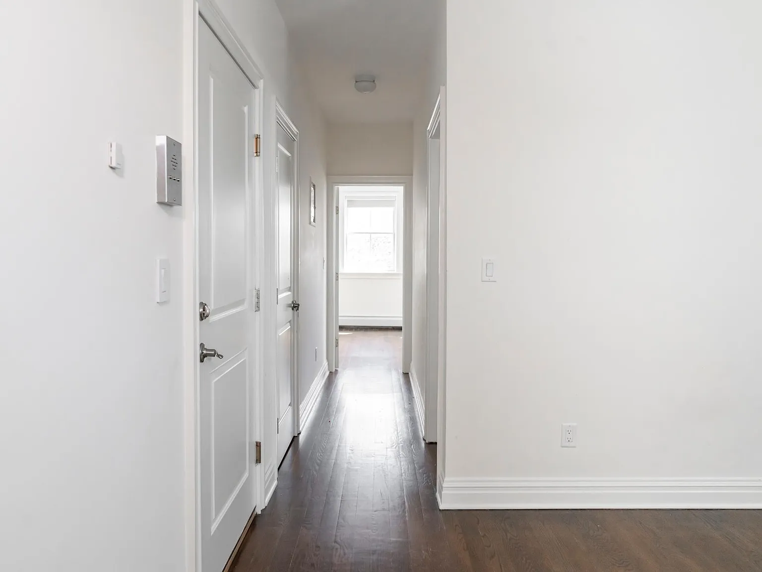 2 bed, 950 sqft, $3,000 — Photo 3