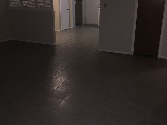3rd image of 727 W Silver Dr