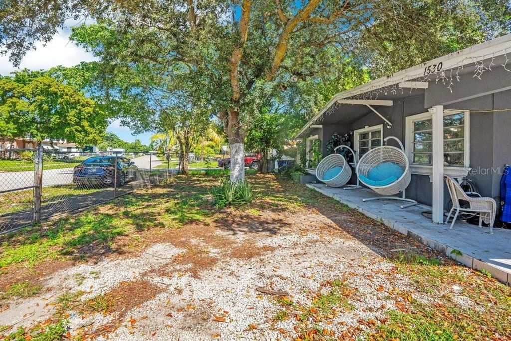 1530 NE 43RD COURT, photo 2