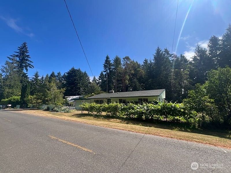2nd image of 4430 Pine Avenue NE
