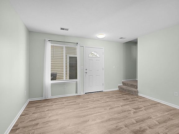 5th image of 8585 Courtland Dr NE