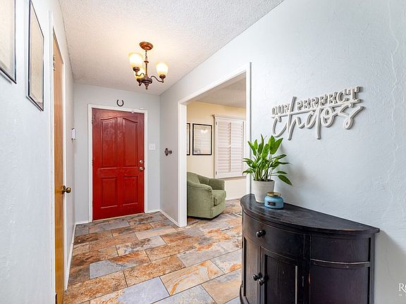 4th image of 3842 Parkwood Dr