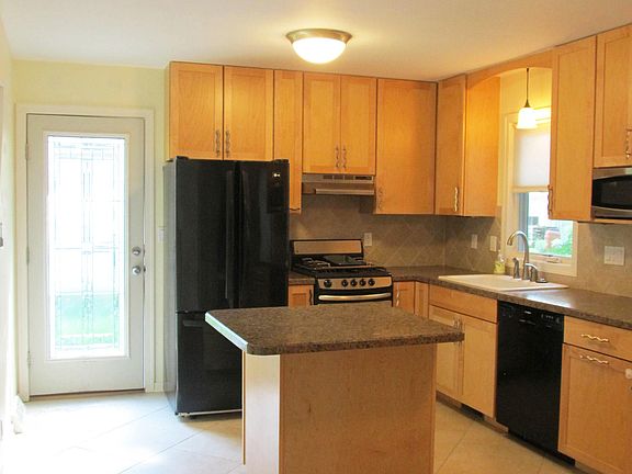 4th image of 1210 Vassar Dr