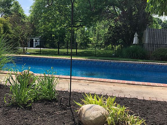 2nd image of 16 Parker Pl