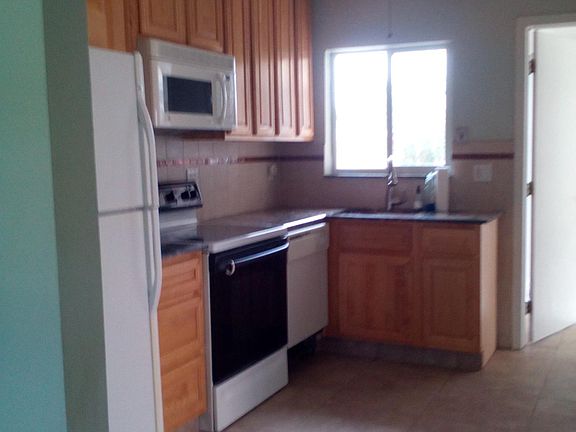 3rd image of 4631 NE 2nd Ter