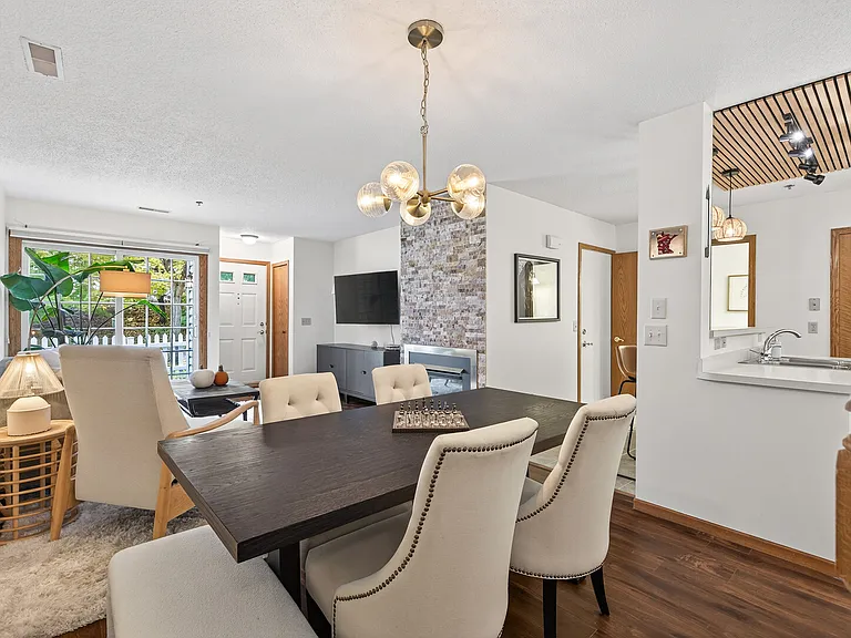 2597 Bedford Ct — Photo 16