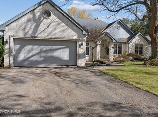 5666 Fox Hollow Ct, Sylvania, OH 43560
