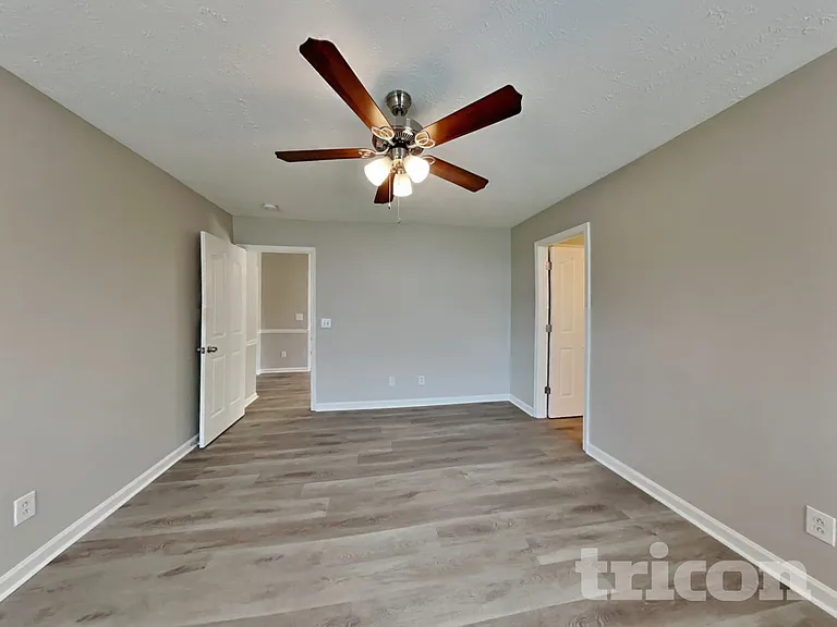 2121 Montgomery Ln — Photo 9