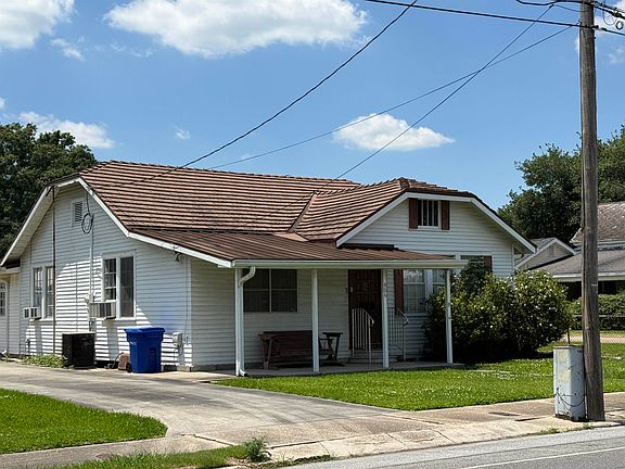 2nd image of 906 Jackson St