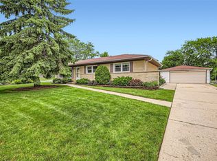 132 Scully Dr, Schaumburg, IL 60193