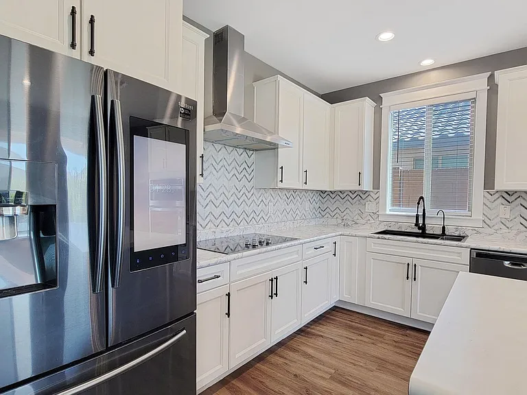 56 S 190th Ln — Photo 10